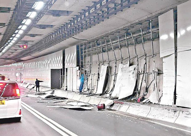 吊臂車剷壆  掃毀屯赤隧金屬板