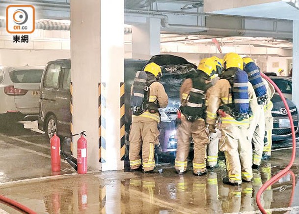 屋苑車場座駕  離奇起火