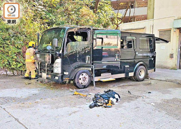 冷氣抽風短路  靈車自焚