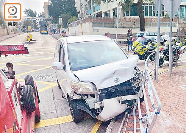 九龍塘路口2車互撼釀3傷