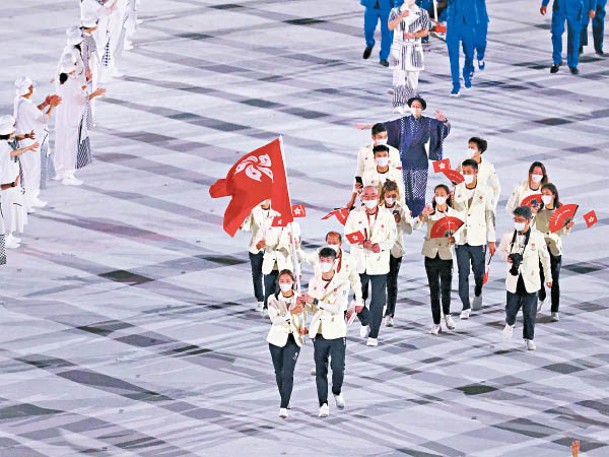 謝影雪（左）及張家朗出任持旗手。<br>■（香港奧委會圖片）