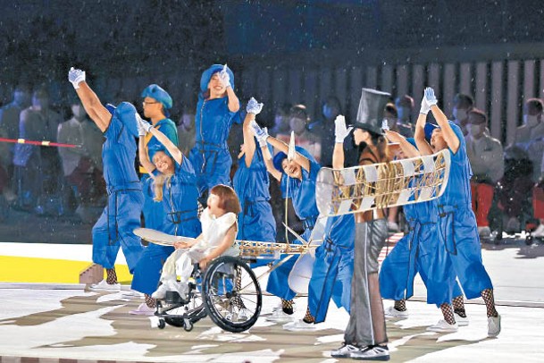 開幕禮表演有數十位殘疾人士參與。