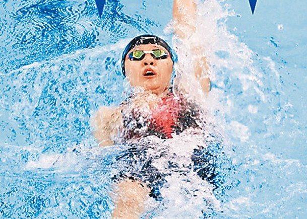 100米背泳獲第6名 陳睿琳開心獲家人鼓勵