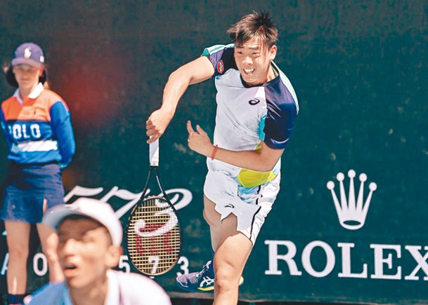 發球強勁的黃澤林展示出無比韌力。（相片來源：香港網球總會Andy Cheung/ArcK Photo）