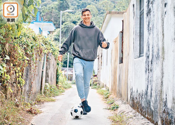 南丫島這個小島，成就Vas的足球大夢想。
