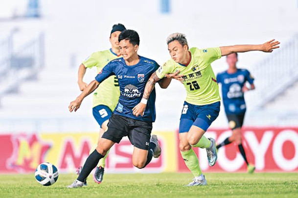 臺南市FC守將白劭宇（右）在早前對泰國U19的熱身賽上陣。<br>■（臺南市FC Fb圖片）