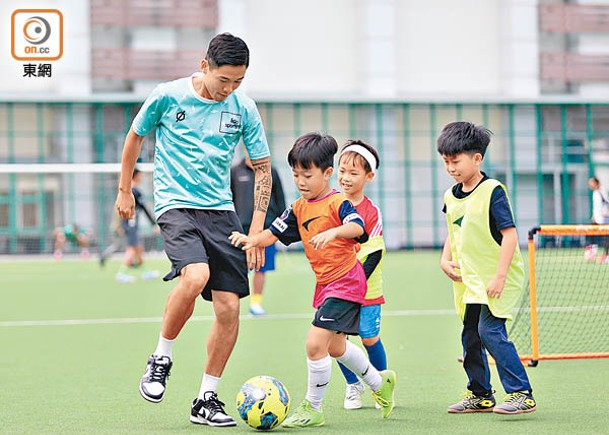 歐陽耀冲足校開張採日式教學