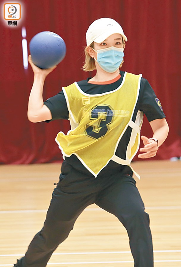 陳燕瑜教練與同學大玩奧林匹克競技遊戲。