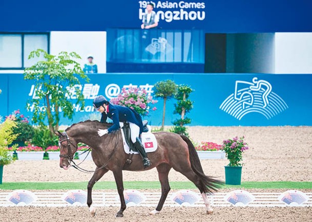 蕭頴瑩昨日夥拍馬匹「馬會驍騰」表現出色。（港協暨奧委會圖片）