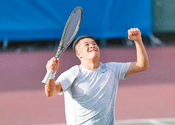 全港網球公開賽黃俊鏗擸雙冠