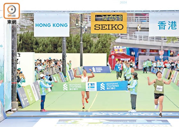 蔡欣妍在半馬拉松率先過終點。