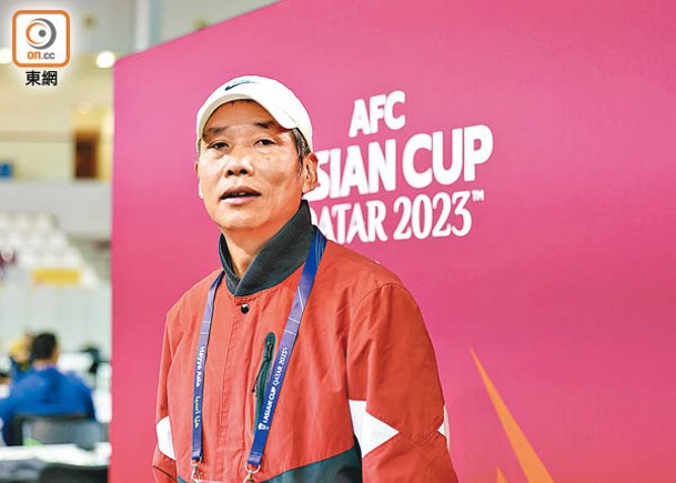現年56歲的馬德興，第7次採訪亞洲盃。（林卓臻攝）