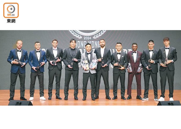 除米基爾缺席外，其餘10位「香港足球明星」（11人）得獎者「一字排開」。