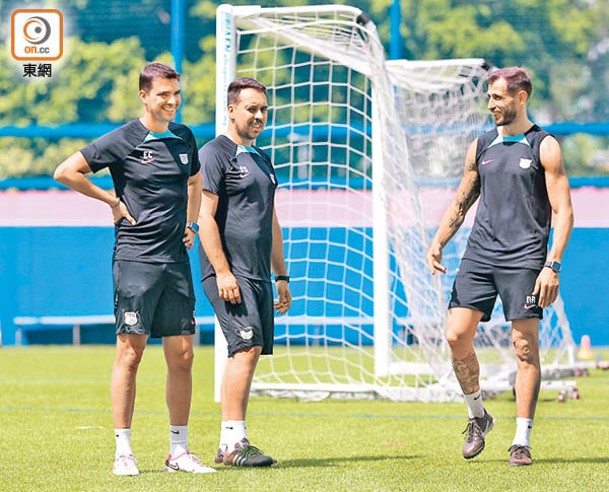 卡度素（左起）、蘇沙和名宿列斯奧組成新季教練團。