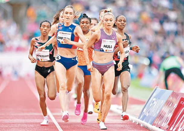 赫爾（右）在鑽石聯賽2000米跑摘金，強勢迎奧運。