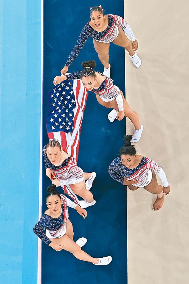 美國隊「零死角」贏得女子體操團體賽。