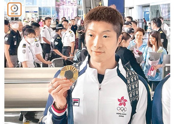 張家朗從巴黎帶回香港今屆第二面金牌。