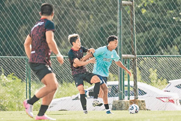 韋法頓（右）今仗正選上陣，表現對辦。（大埔圖片）