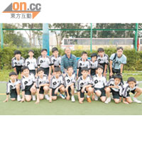 梁紀昌率領鮮魚行足球隊參與比賽，希望同學們能享受走在球場的每一步。