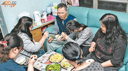 能夠一家人齊齊整整吃飯已令喜哥心滿意足。