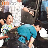 吳淑珍和兒子陳致中昨到醫院探望陳水扁。（本報台北傳真）