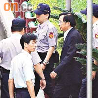 陳水扁昨早被帶離看守所，出庭應訊。	（本報台北傳真）
