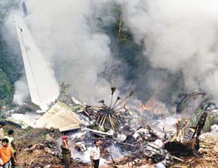 印廉航機墜谷159死7生還