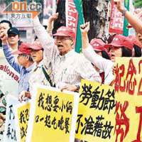 台灣多個勞工團體昨上街。（本報台北傳真）