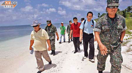 菲律賓五名眾議員早前登上中業島宣示主權。	（資料圖片）