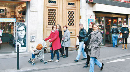 經濟不景情況下，不少法國女性都未有生育打算。（呂靜儀攝）