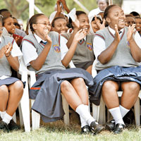 肯尼亞的女性接受教育多了，以致愈來愈多人抗拒嫁土著。圖為內羅畢的中學女生。（資料圖片）