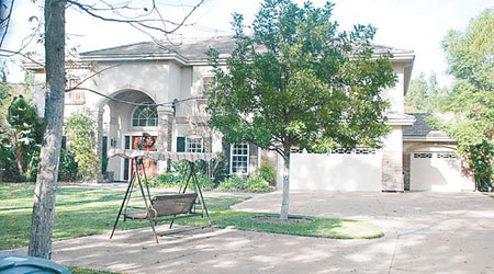 張曙光在美國購置的豪宅別墅。
