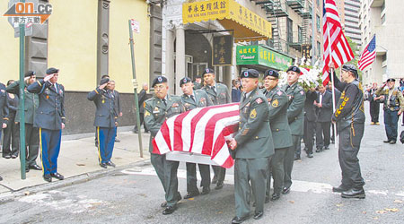 陳宇暉十月十三日在紐約出殯，棺木蓋上了美國國旗。（本報美國傳真）