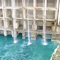 糯米灘水電站是柳州處理龍江鎘污染最關鍵的一道防線。（中新社圖片）
