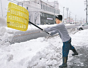 暴雪蹂躪日本53死