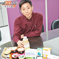 台北市衞生局食品藥品管理處處長陳立奇指已對良純國際有限公司作出處罰。（包克明攝）