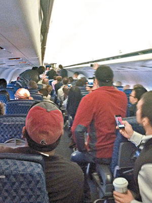 美國航空公司一名空姐在機上突然發狂，引起乘客恐慌。（資料圖片）