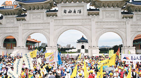 台北<br>逾千基層勞工走上街頭抗議。（張孝義攝）