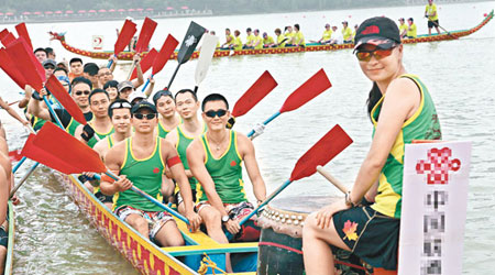 廣西南寧市昨日舉行國際龍舟賽迎端午。（中新社圖片）