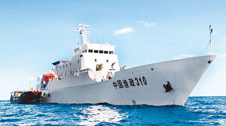 中國早前派出漁政船赴黃岩島維護主權。