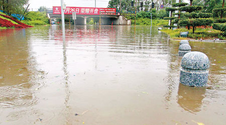 吉林長春市遭遇連場暴雨，多處嚴重水浸。（中新社圖片）