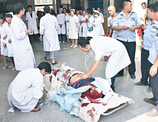 雲南連環地震 64死715傷