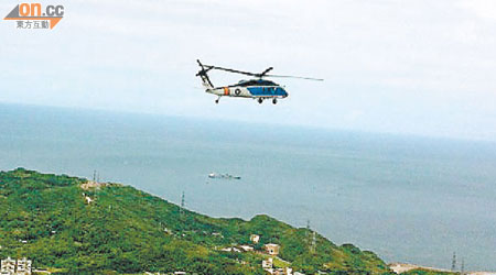 馬英九昨搭乘直升機赴彭佳嶼巡視。（本報台北傳真）