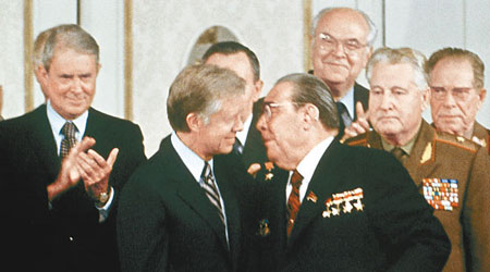 最新解密文件揭示卡特（前左）及其政府的核戰略。（資料圖片）