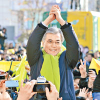 文在寅在首爾的競選活動獲大班支持者撐場。
