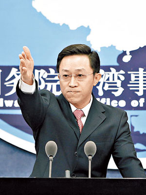 楊毅宣布大陸增加台胞證簽注點。（中新社圖片）