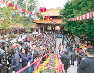 香客打蛇餅 寺廟祈福 逼到爆燈