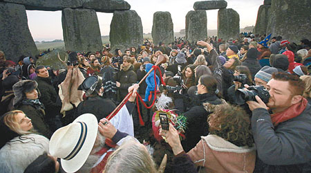 巨石陣每年吸引大批遊客參觀。（資料圖片）