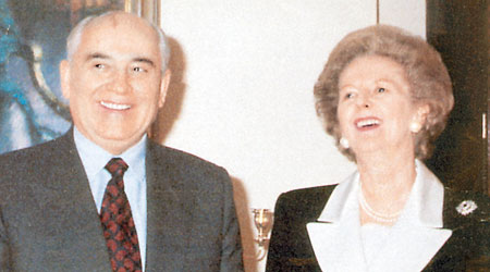 戴卓爾夫人（右）認為戈爾巴喬夫（左）是蘇聯政治局中最有教養的人。