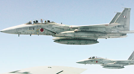 日本派F15戰機升空應對。（資料圖片）